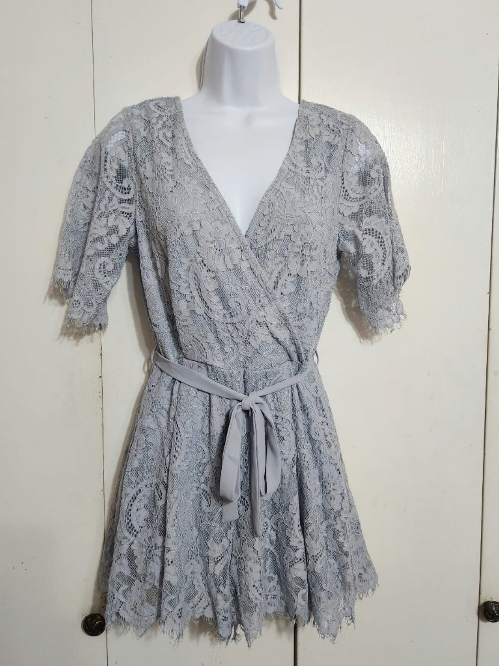 Charlotte Russe Gray Floral Lace Romper Small V-Neck Short Sleeve Tie Back